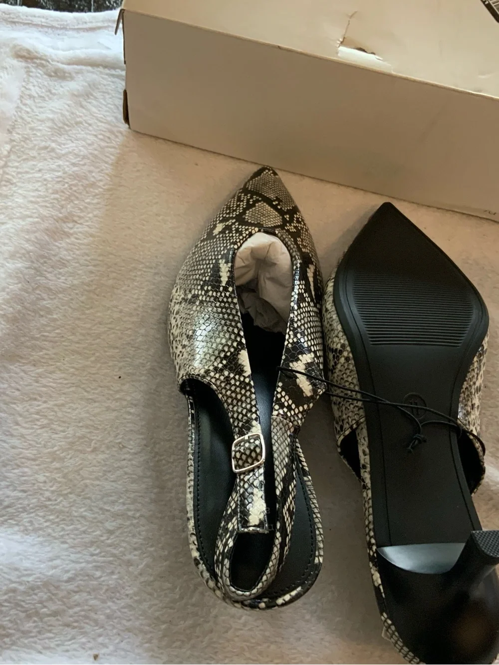 a new day Women's Black & White Snake-Print Pointed Slingback Flats new size 11